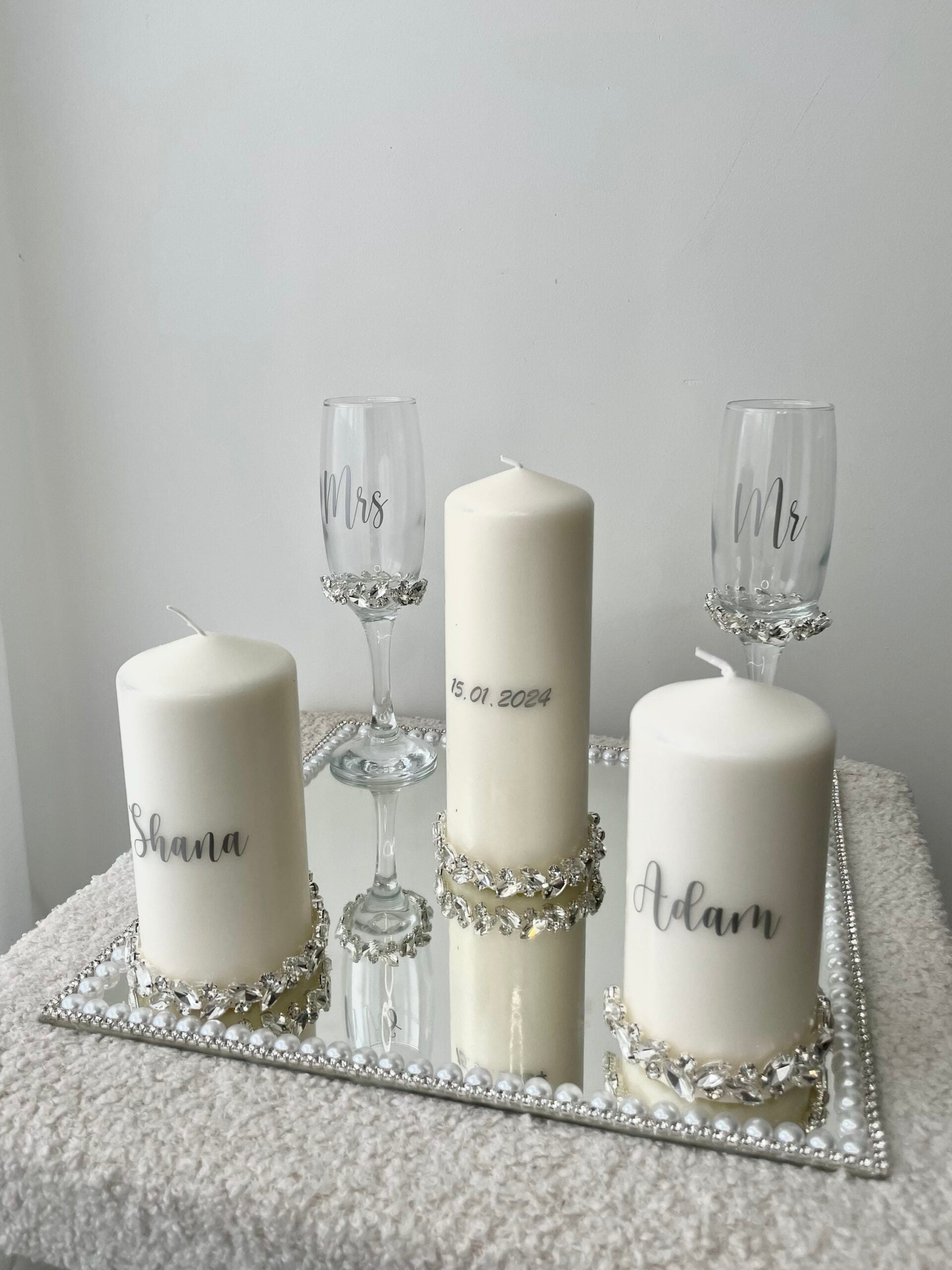 Tablett, Kerze und Diamantglas 